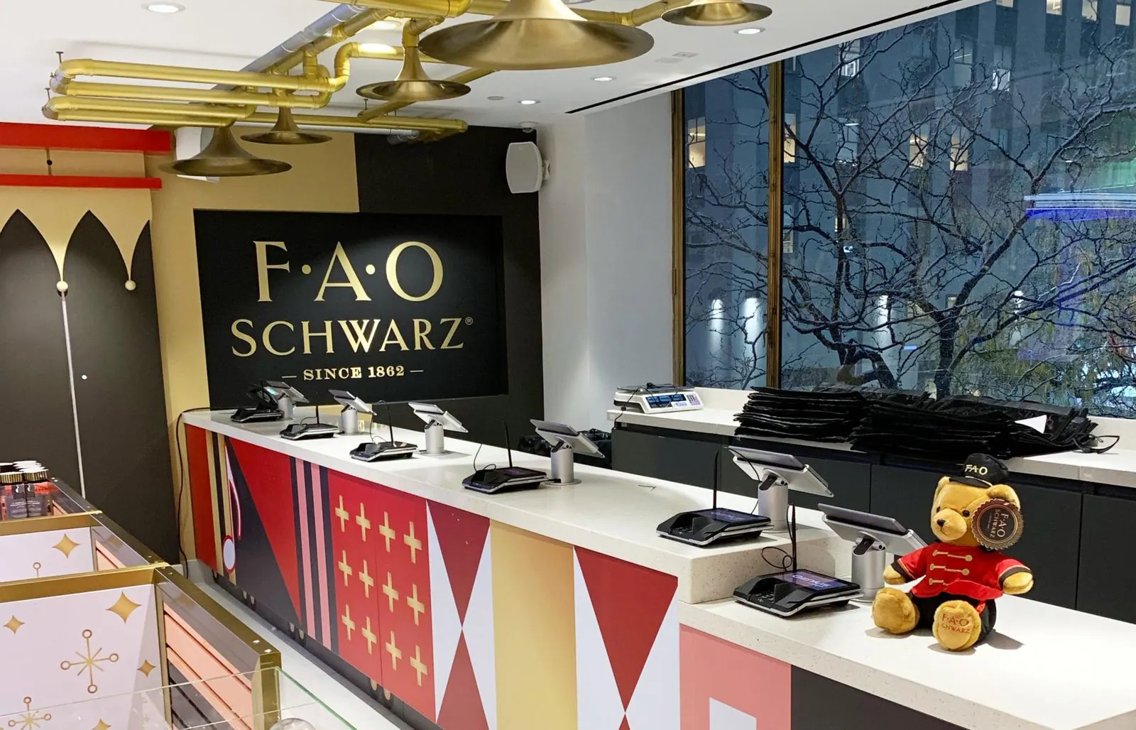 Teamwork Commerce Helps Fao Schwarz “Return To Wonder” In Nyc with Apple Devices